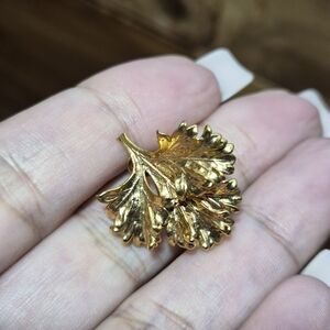 Vintage Gold Leaf Pendant Charm - Gold